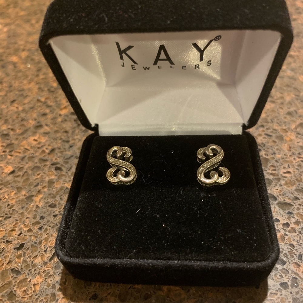 Jane Seymour- Open Hearts earrings